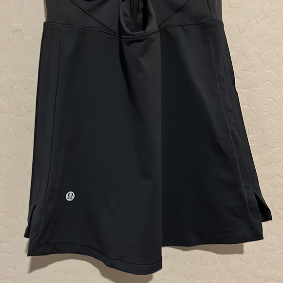 Lululemon Cross Back Yoga Tank w/ built in bra Black Size 4 - Picture 3 of 8